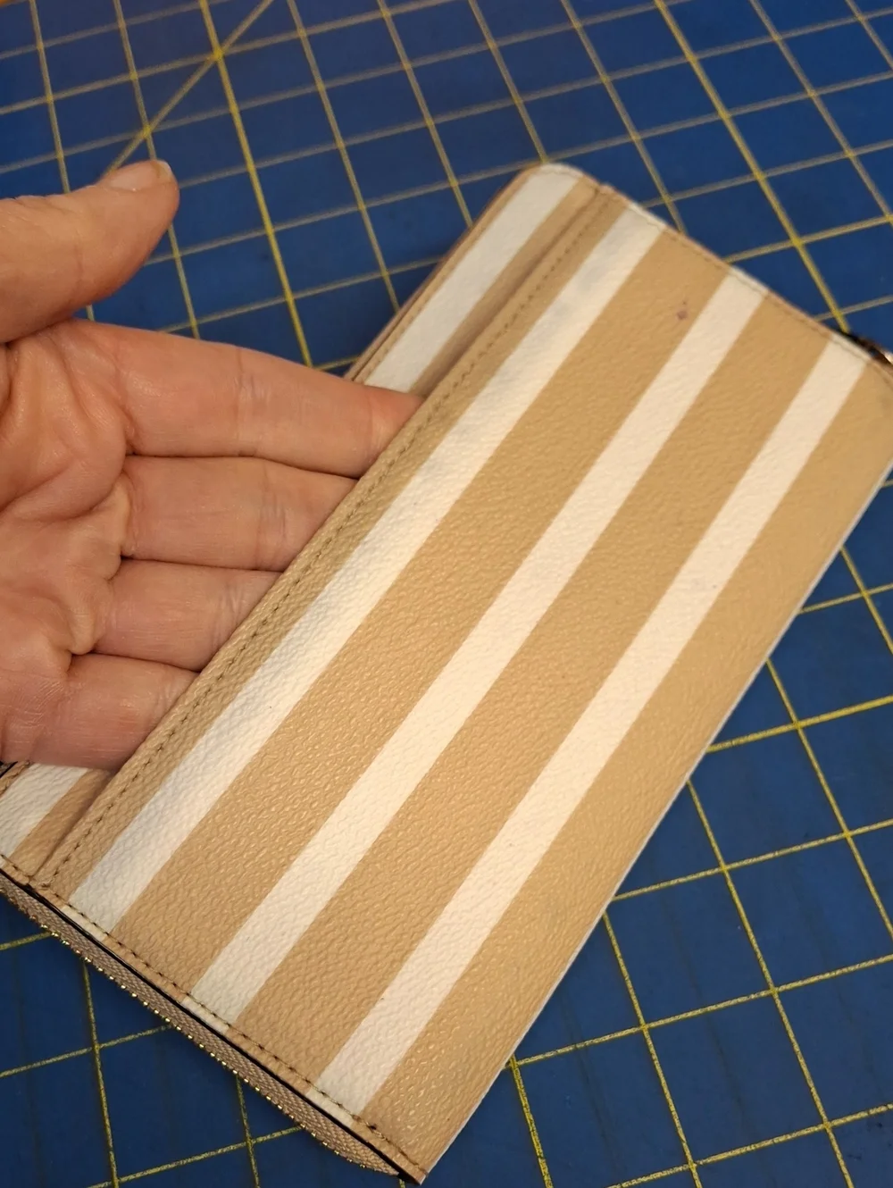 Kate Spade Camel White Striped Zip Wallet & Removeable Card Holder.